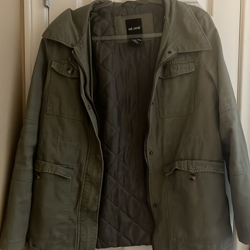 Size large army green jacket. Not very heavy. Barely used.